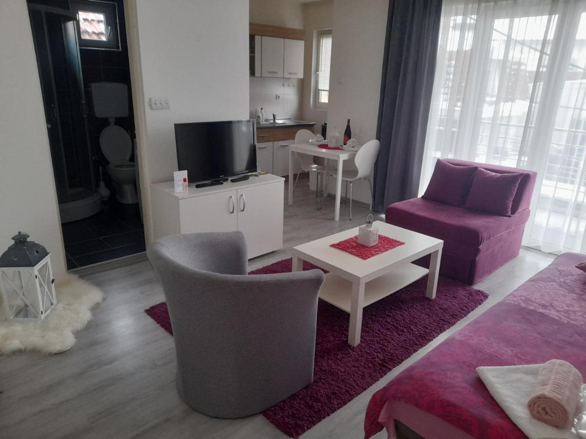 Family Apartmani Le Leskovac  Buitenkant foto