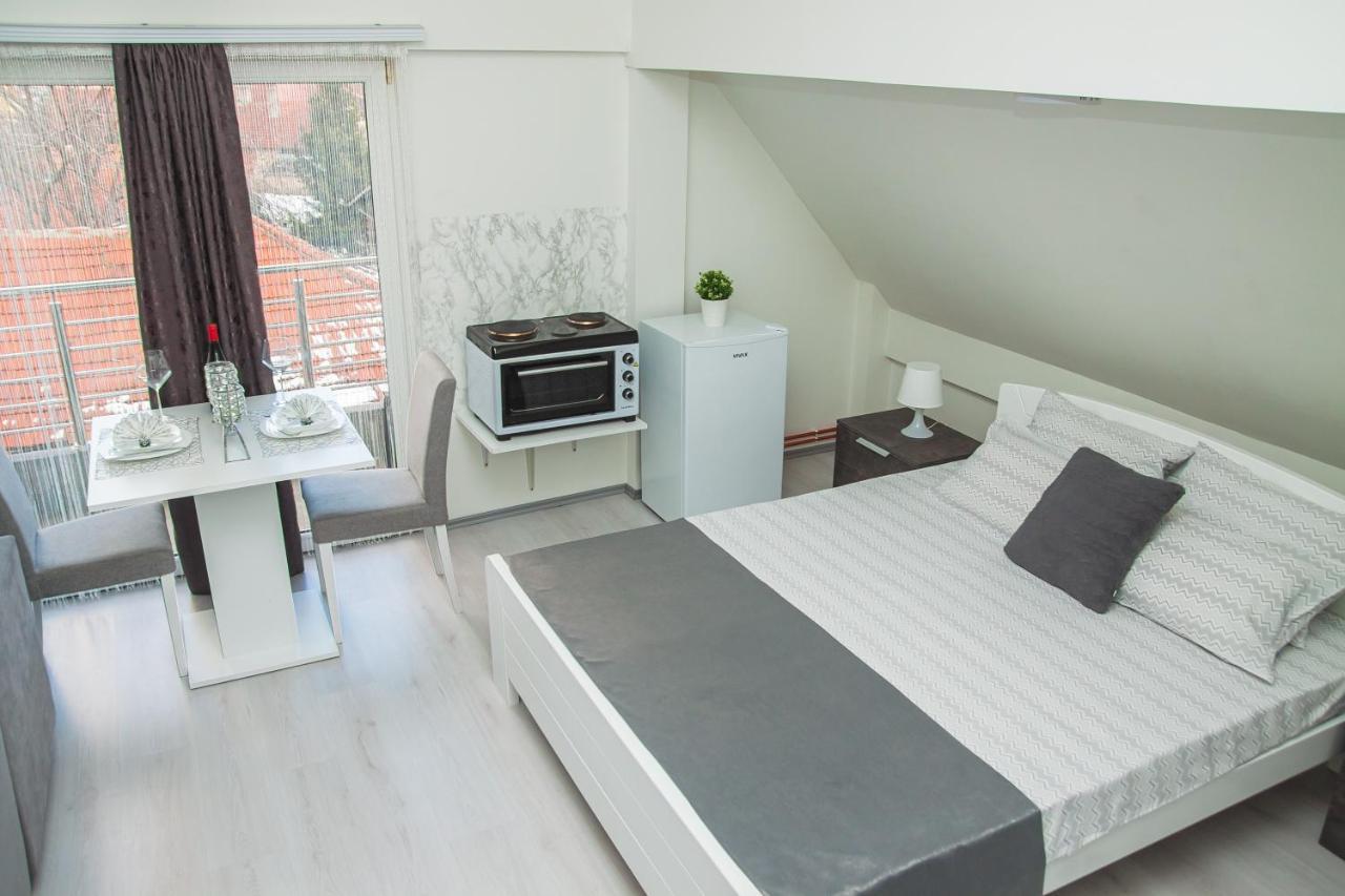 Family Apartmani Le Leskovac  Buitenkant foto